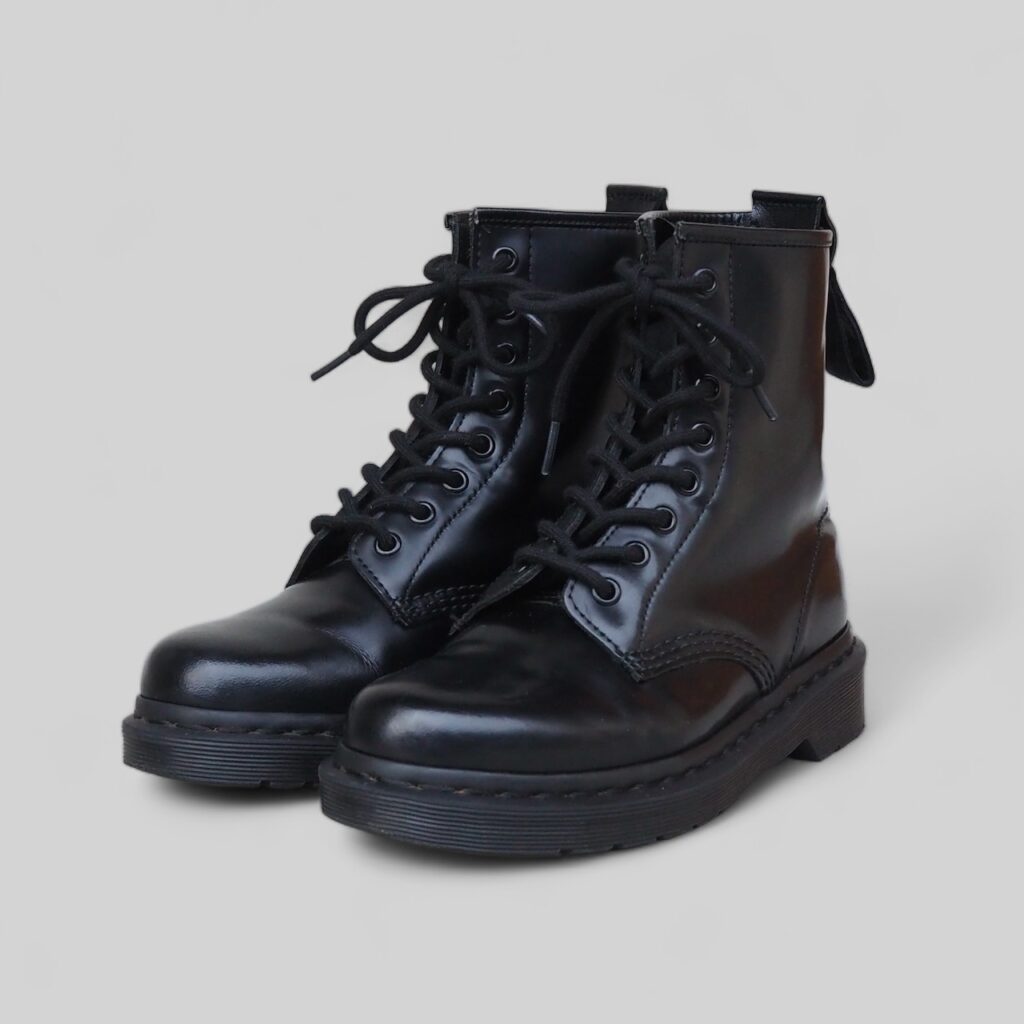 Dr.Martens(ドクターマーチン) 1460 8ホールのバックジップカスタム ¥16,000(税・返送料込) 納期約2~3週間 - HOLO  WITH