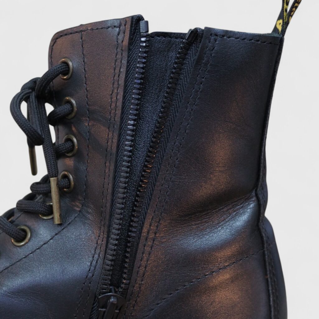 Dr.Martens(ドクターマーチン) CLEMENCY 8ホールのサイドジップカスタム