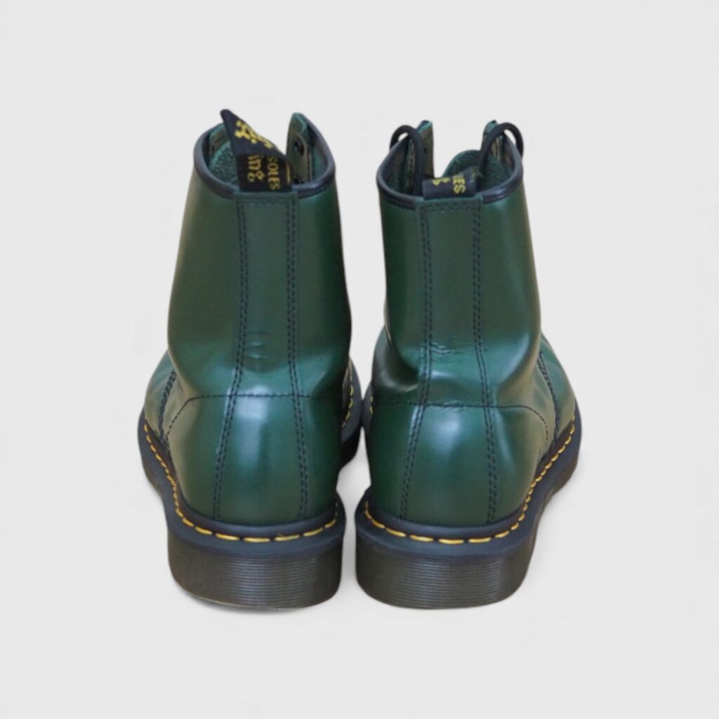 グリーンのドクターマーチン8ホールをバックジップ仕様にカスタム
