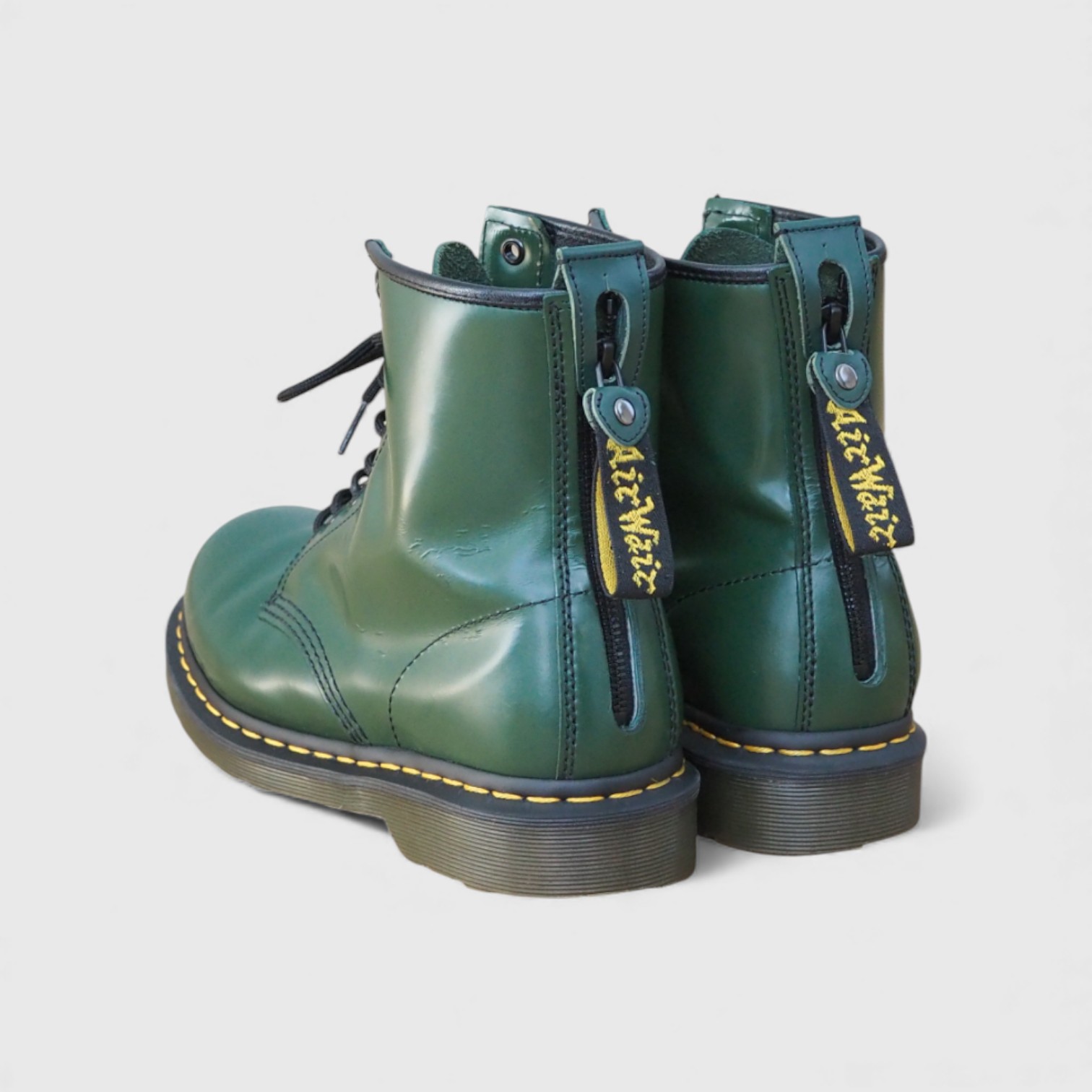 グリーンのドクターマーチン8ホールをバックジップ仕様にカスタム