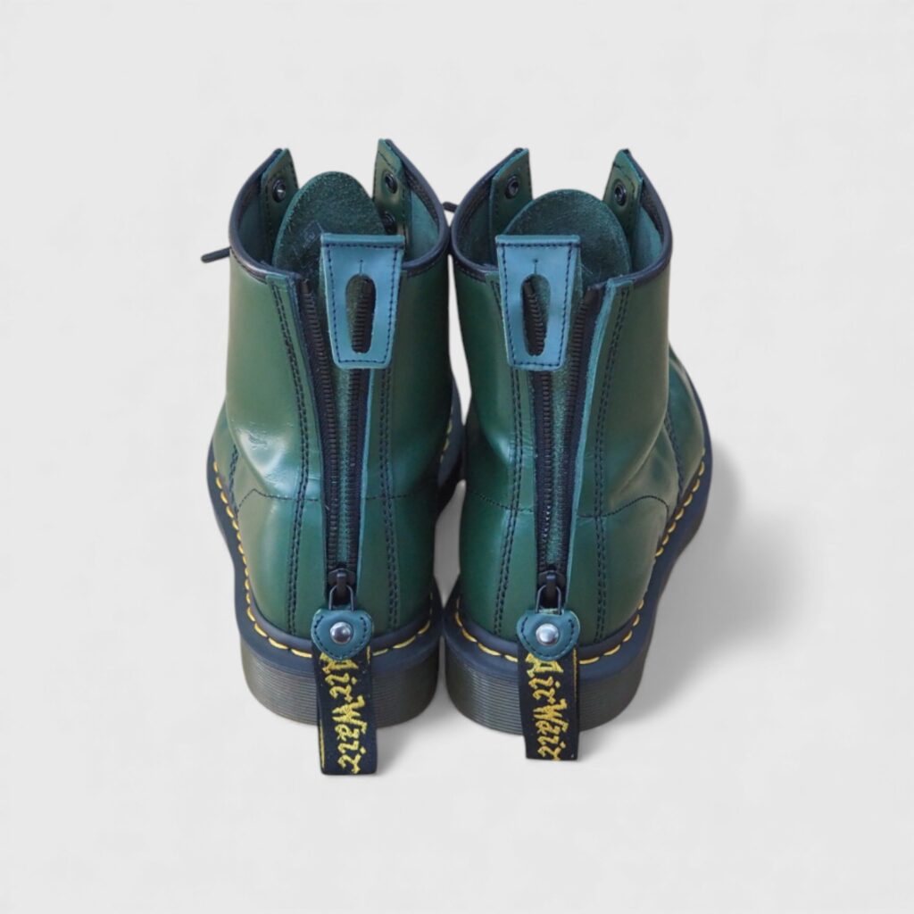 グリーンのドクターマーチン8ホールをバックジップ仕様にカスタム