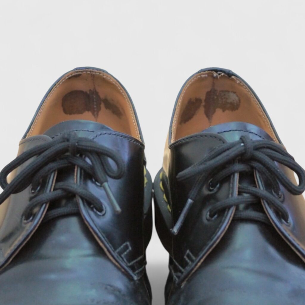 ドクターマーチン3ホール 1461のカカトのライニング/内張り/すべり革修理